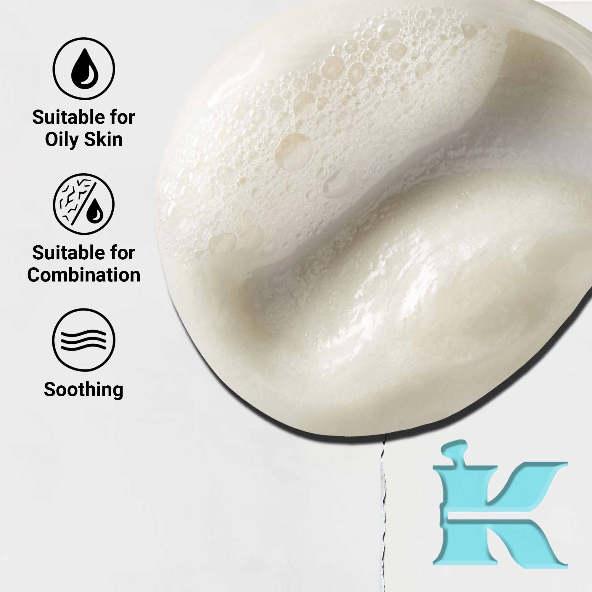 Detail textury Ultra Facial Oil-Free Cleanser ukazujici lehke, kremove složeni. Text zdůrazňuje zklidňujici učinky a vhodnost pro mastnou a smišenou pleť.