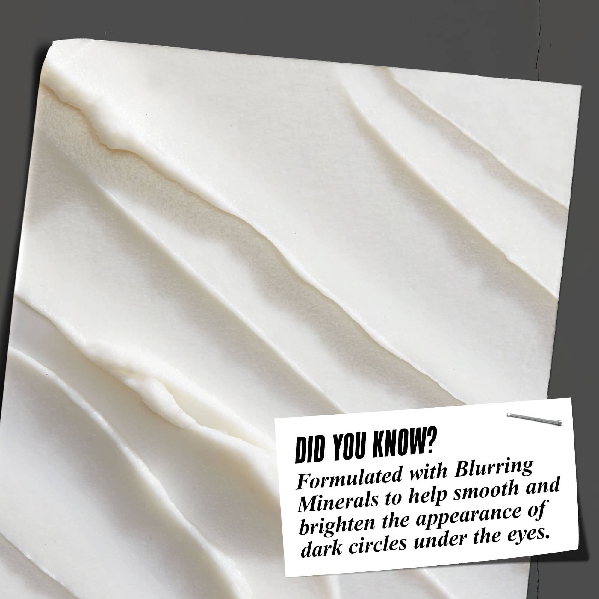 Věděli jste? Složeni s rozjasňujicimi mineraly pomaha vyhladit a projasnit tmave kruhy pod očima.