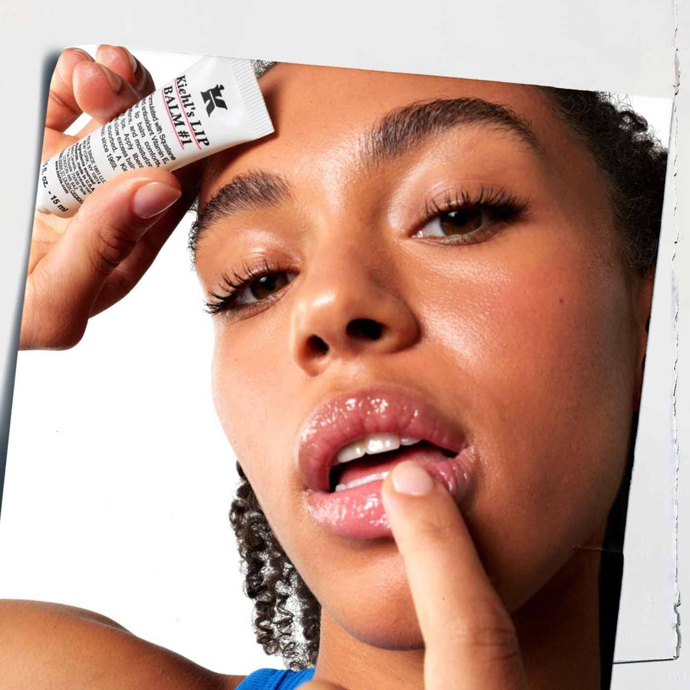 Aplikace balzamu Lip Balm #1 na rty, ukazujici jeho použiti na pleti.