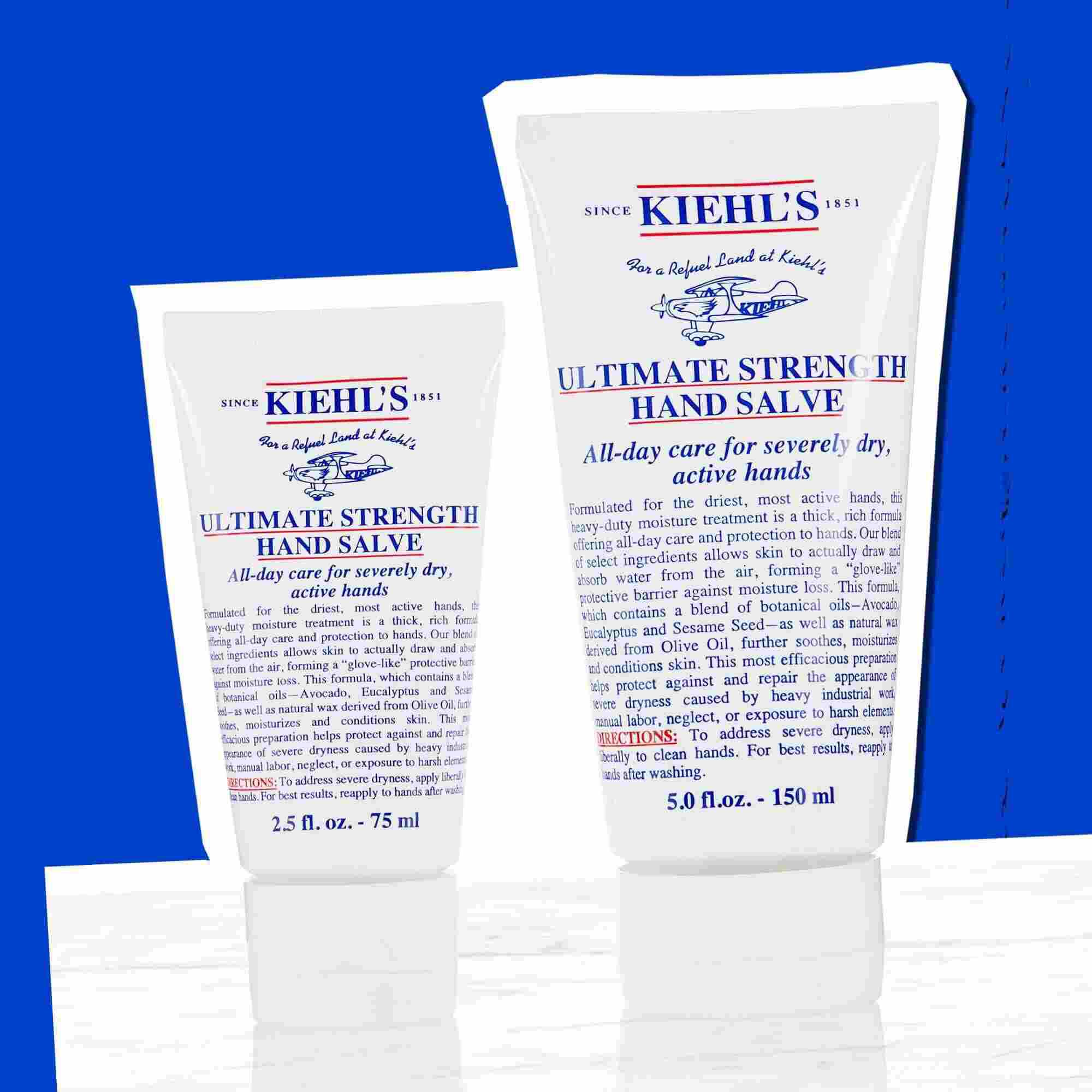 Dvě tuby Kiehl's Ultimate Strength Hand Salve ukazujici dostupne velikosti