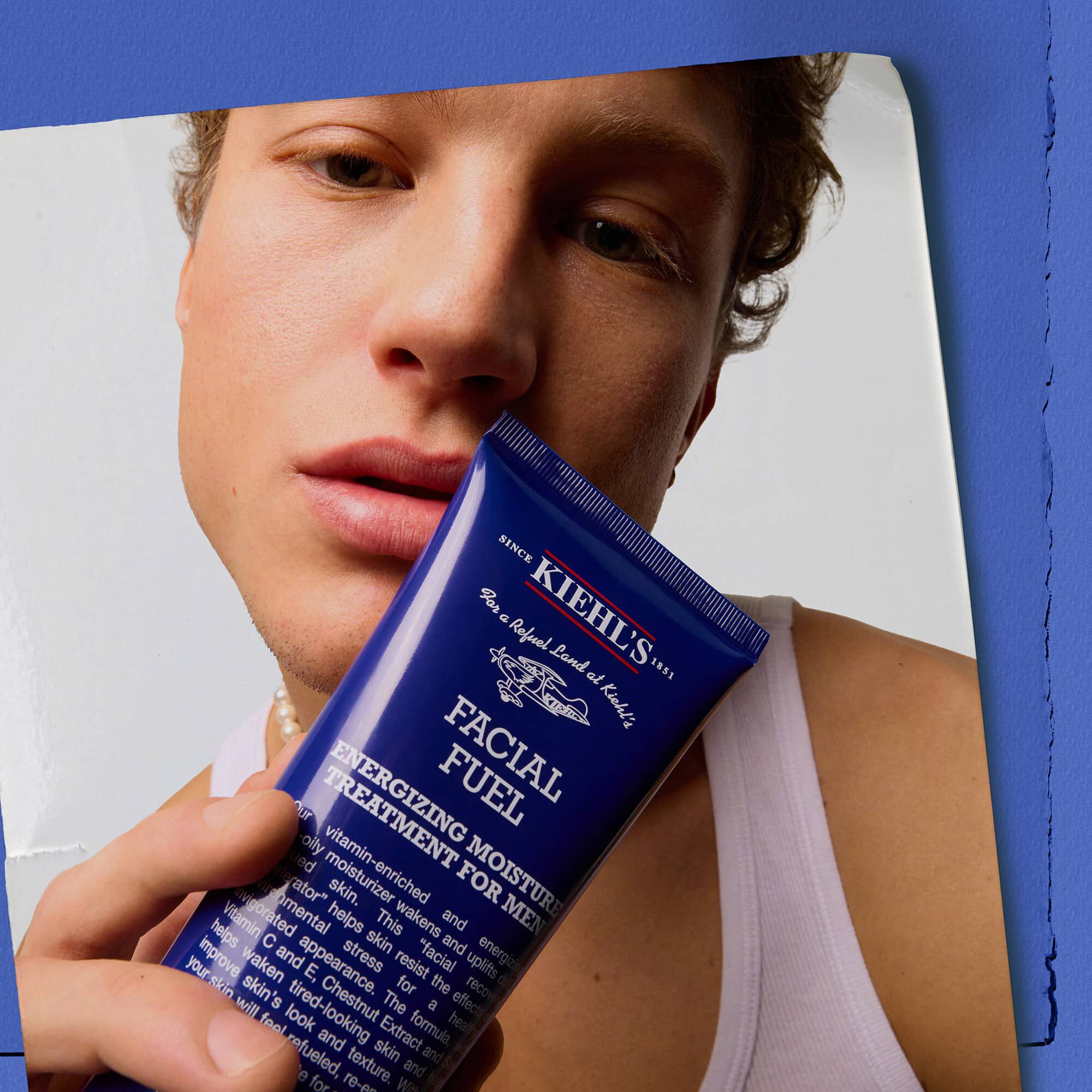 Model držici energizujici hydratačni pleťovou peči pro muže Kiehl's Facial Fuel