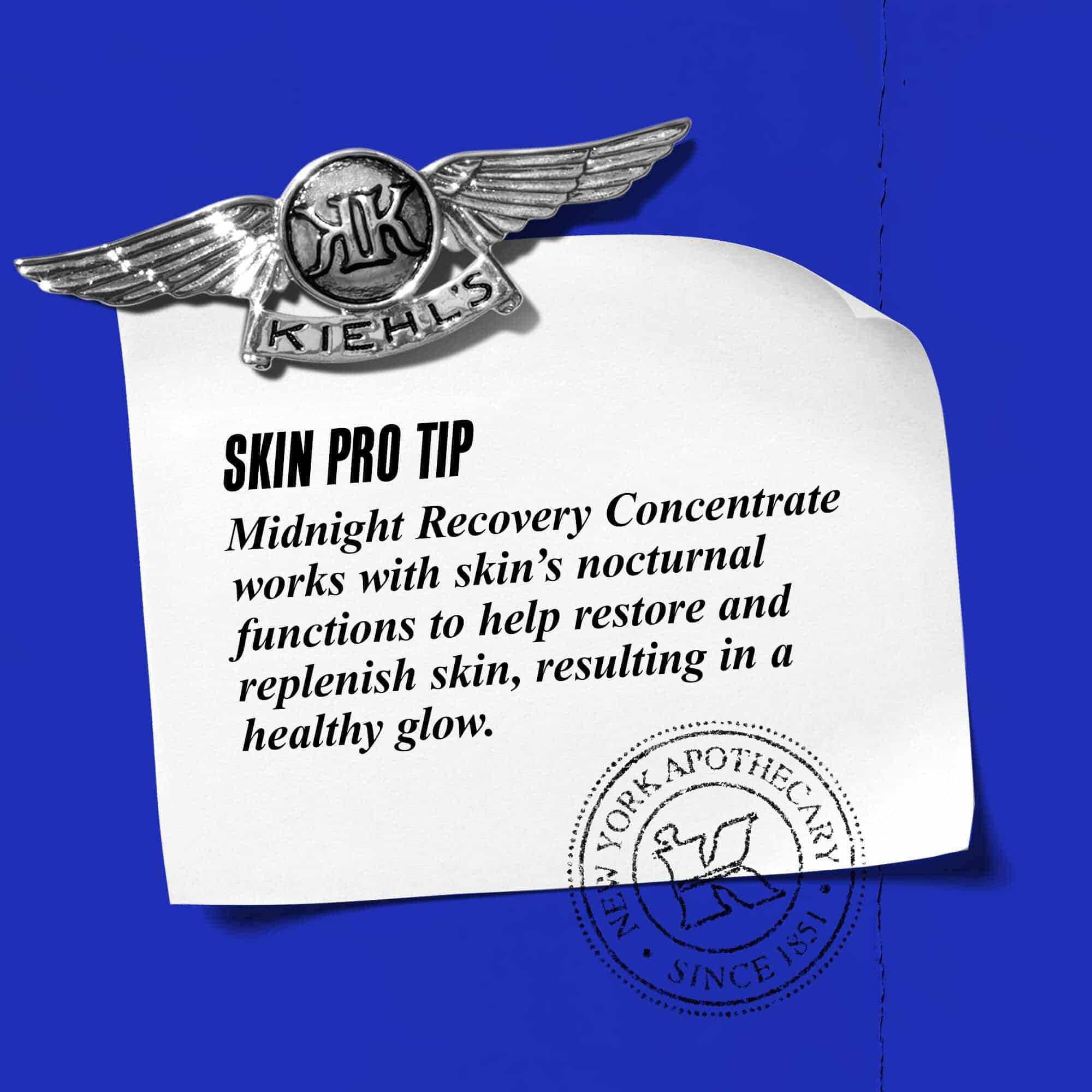 Grafika s textem: „Tip odbornika: Midnight Recovery Concentrate spolupracuje s nočnimi funkcemi pleti, pomaha ji obnovovat a doplňovat, což vede ke zdrave zaři.“