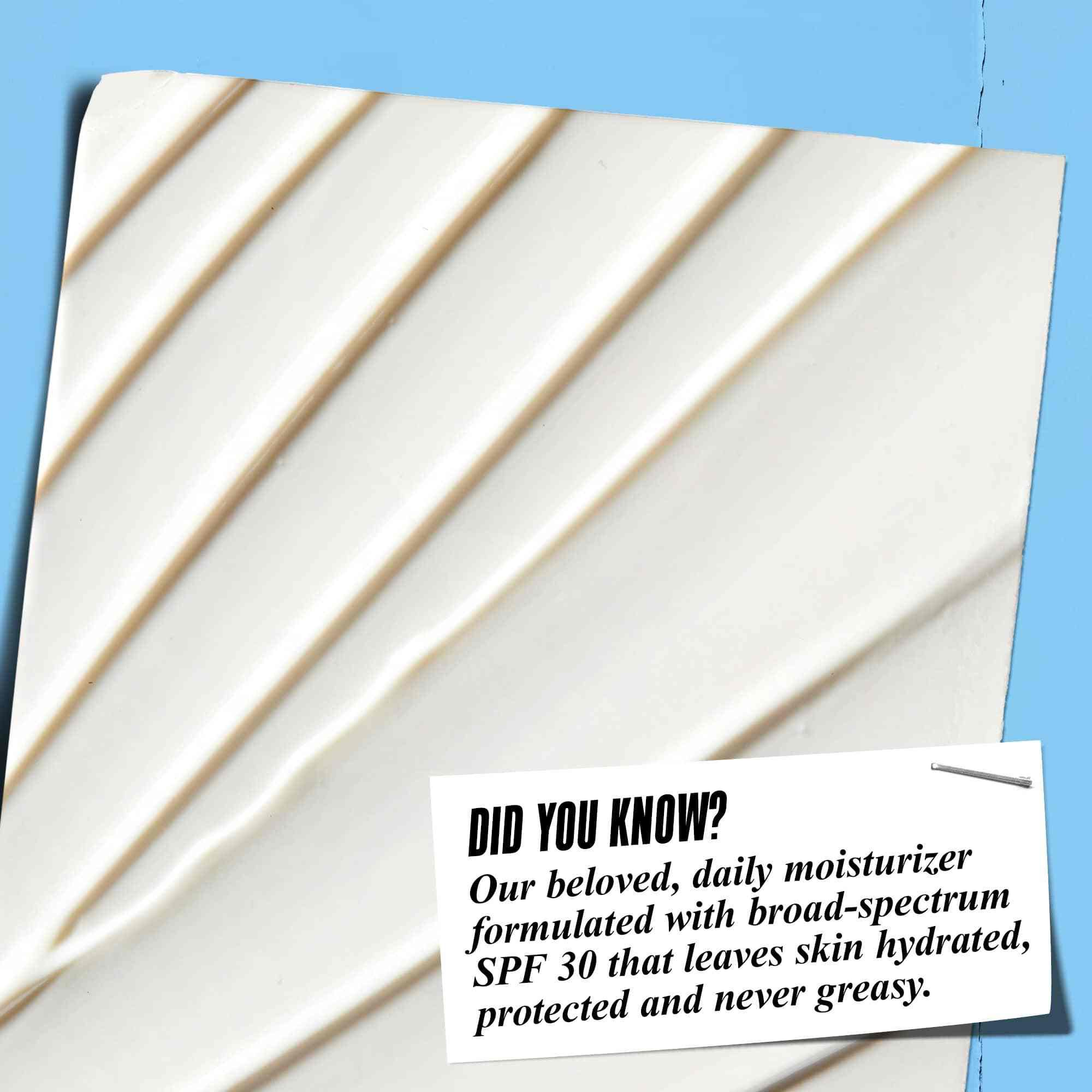Detail textury Ultra Facial Cream SPF 30 s textem: „Věděli jste? Naš oblibeny denni hydratačni krem s širokospektralnim SPF 30, ktery zanechava pleť hydratovanou, chraněnou a nikdy mastnou.“