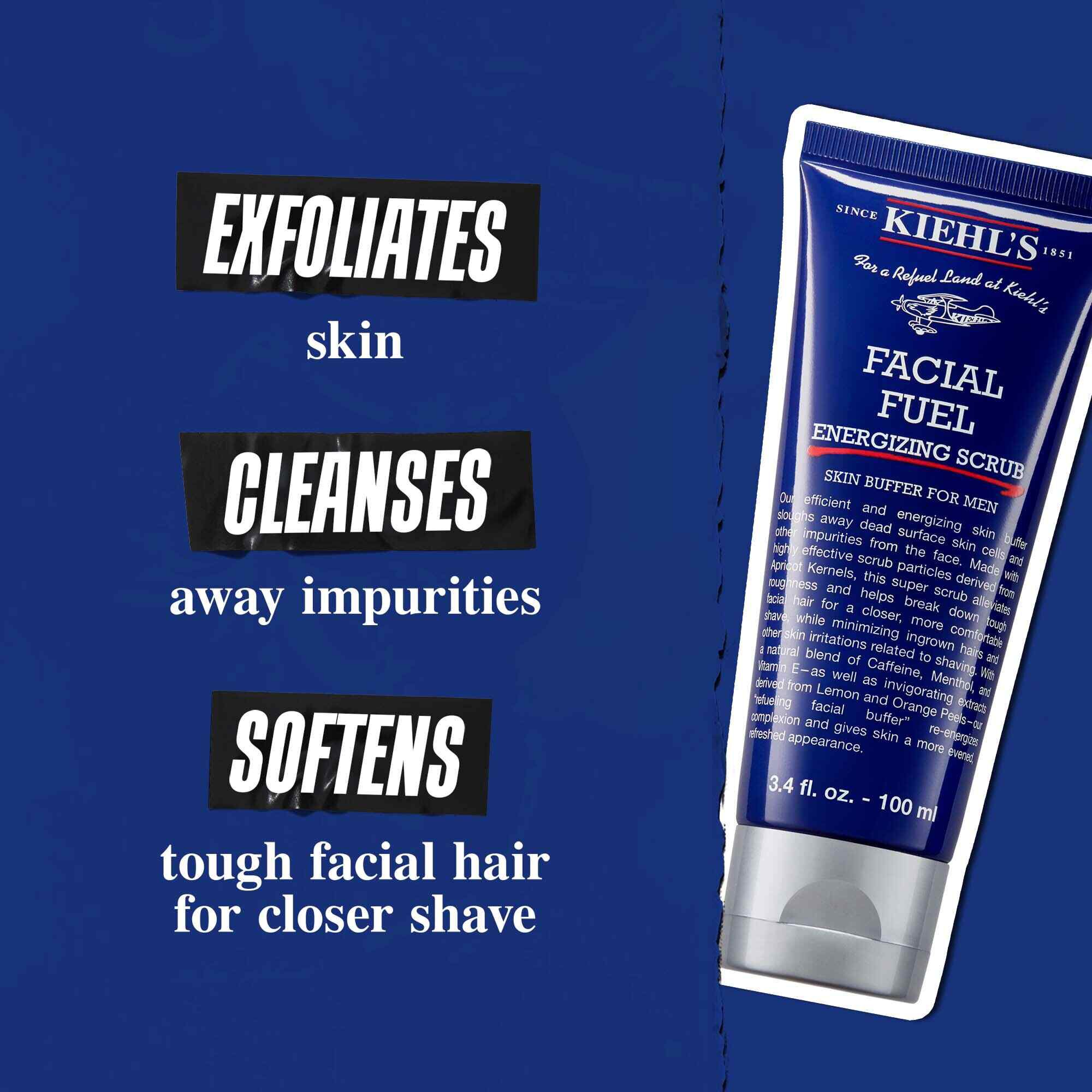 Tuba Facial Fuel Energizing Scrub na tmavě modrem pozadi. Text zni: „Exfoliuje pleť, čisti nečistoty a zjemňuje tvrde vousy pro hladši oholeni.“