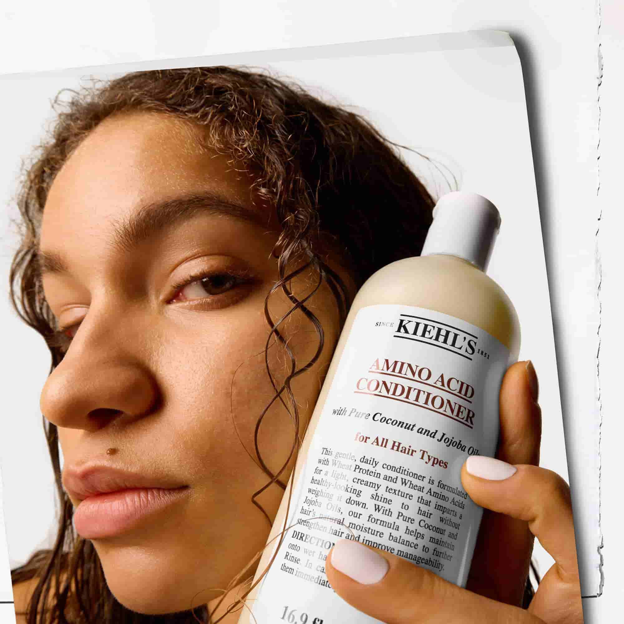 Model držici Kiehlův kondicioner na aminokyseliny