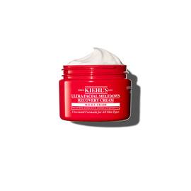 Červeny kelimek Kiehl’s Ultra Facial Meltdown Recovery Cream Whip s texturou našlehaneho kremu.