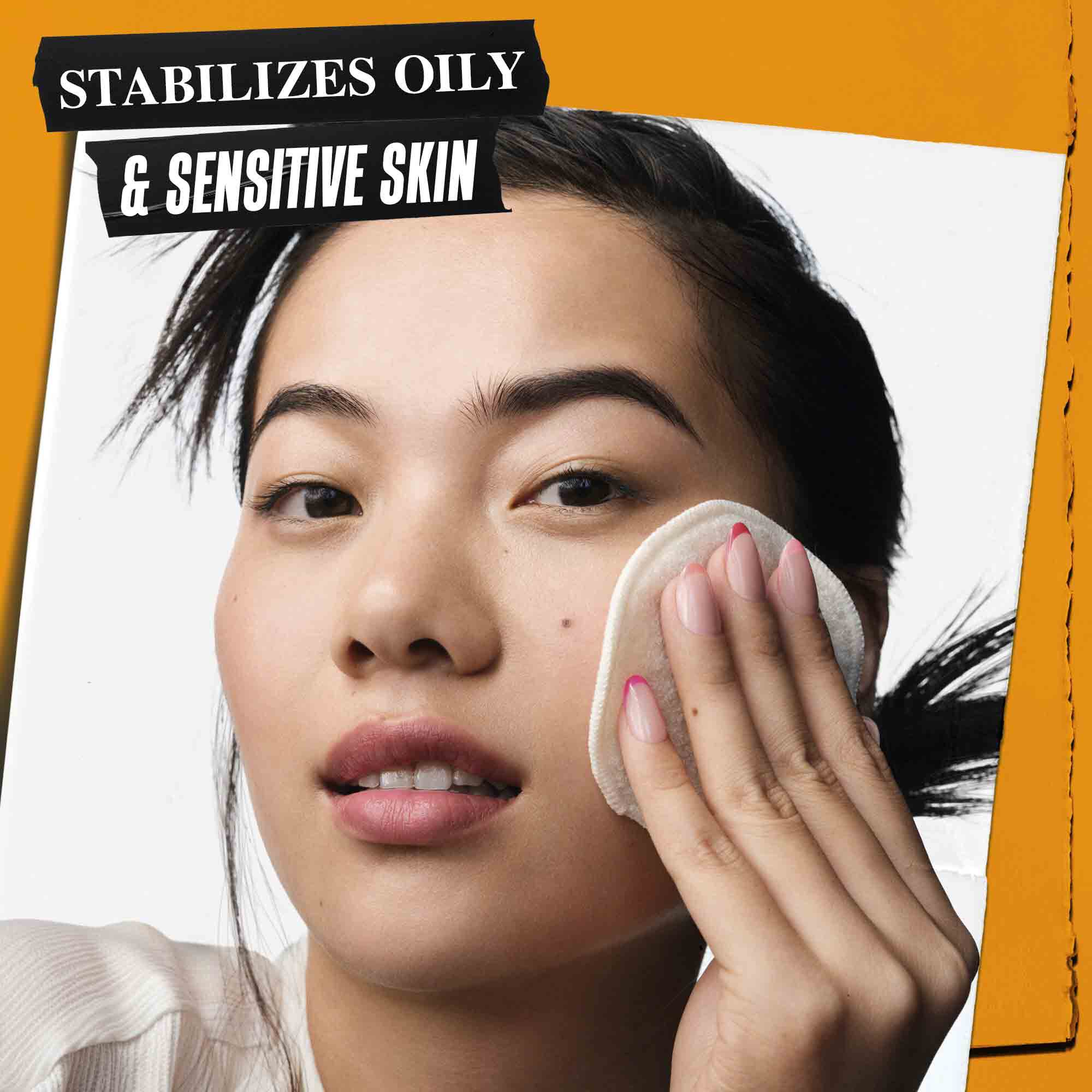 Osoba aplikujici Calendula Herbal-Extract Toner na svou pleť. Text zdůrazňuje jeho schopnost stabilizovat mastnou a citlivou pleť.